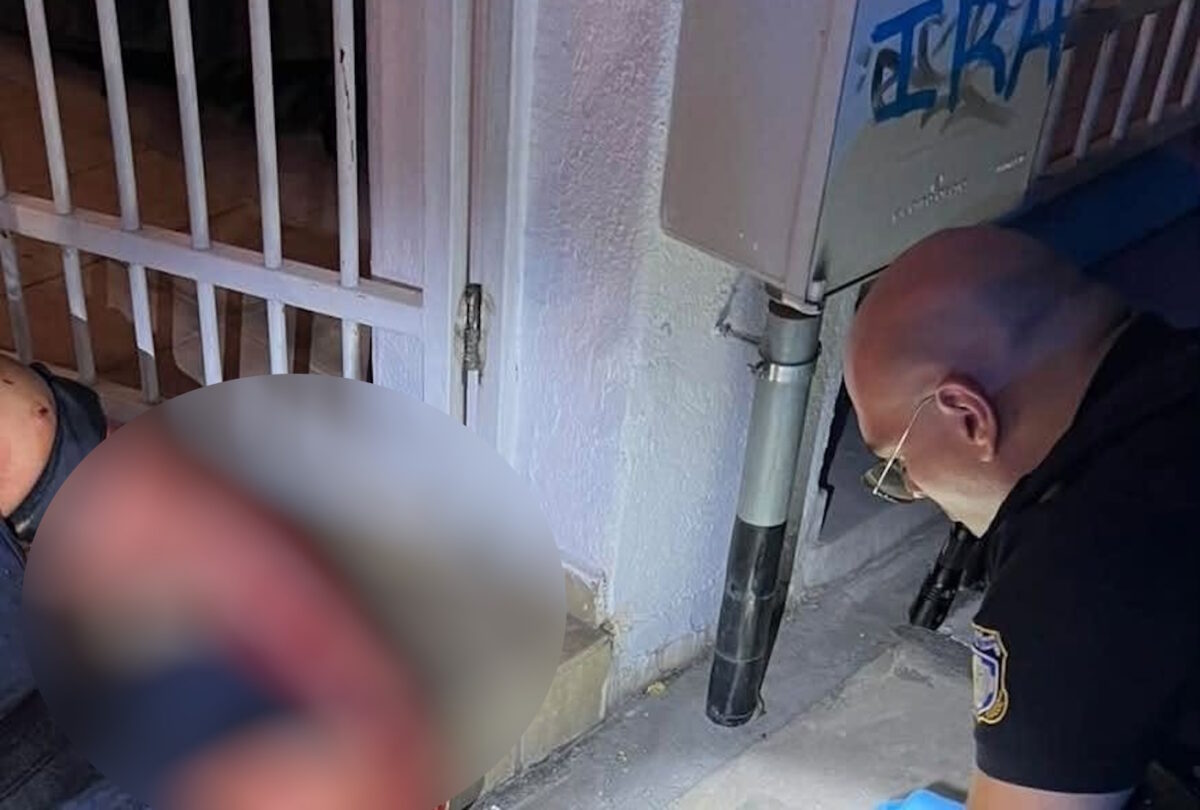 Αστυνομικός δίνει τις πρώτες βοήθειες στην 25χρονη