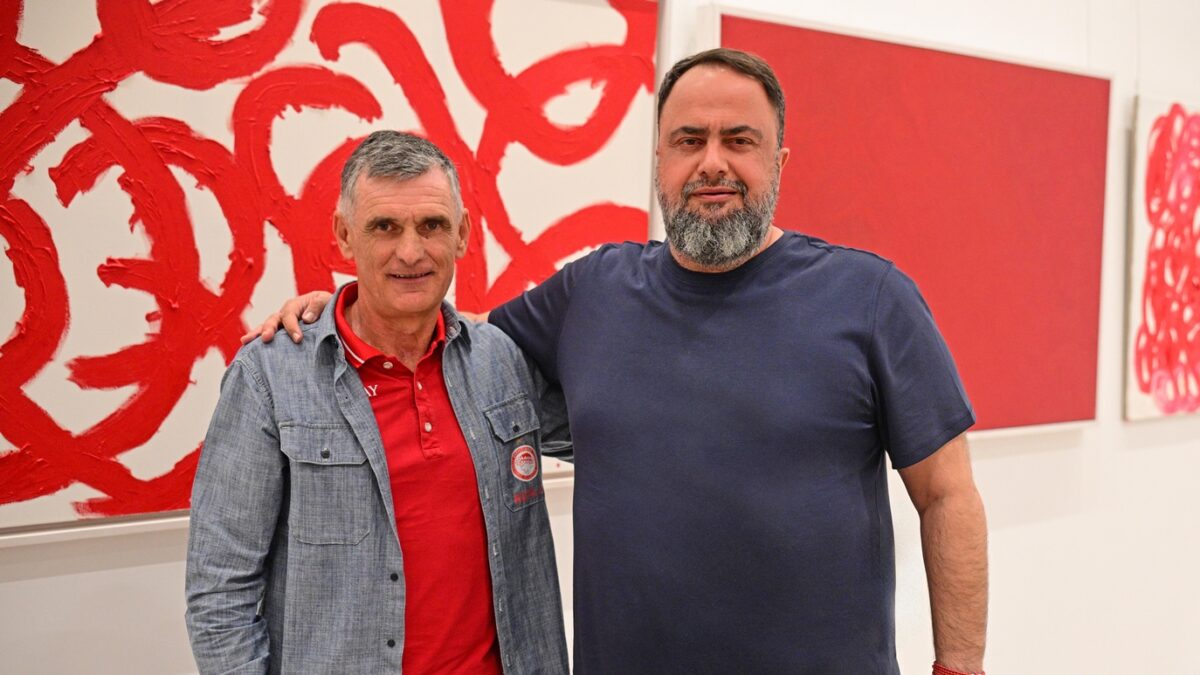 Ο Χοσέ Λουίς Μεντιλίμπαρ με τον Βαγγέλη Μαρινάκη