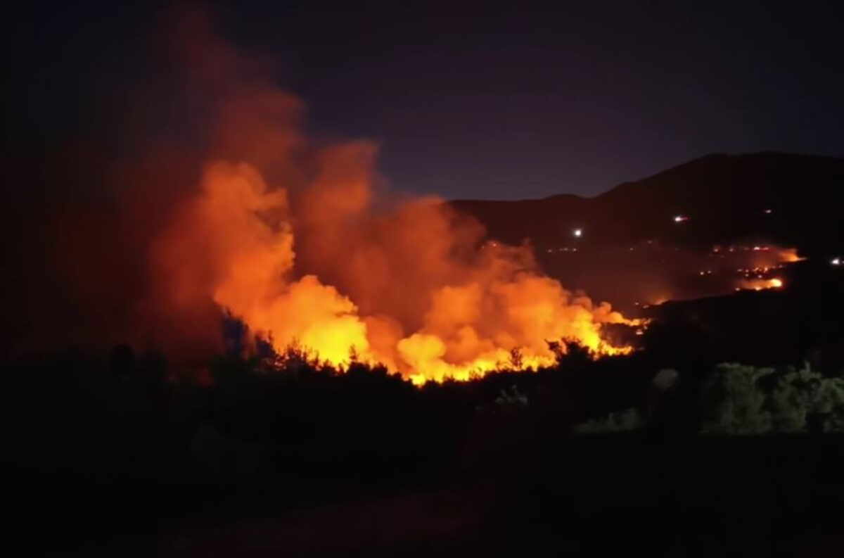 Φωτιά στα Μέγαρα: Νύχτα αγωνίας για Κανδήλι, Κρύο Πηγάδι, Αγιο Νεκτάριο και Λούμπα Βιλίων - Αντιπυρικές ζώνες και 112 για εκκενώσεις 4 περιοχών