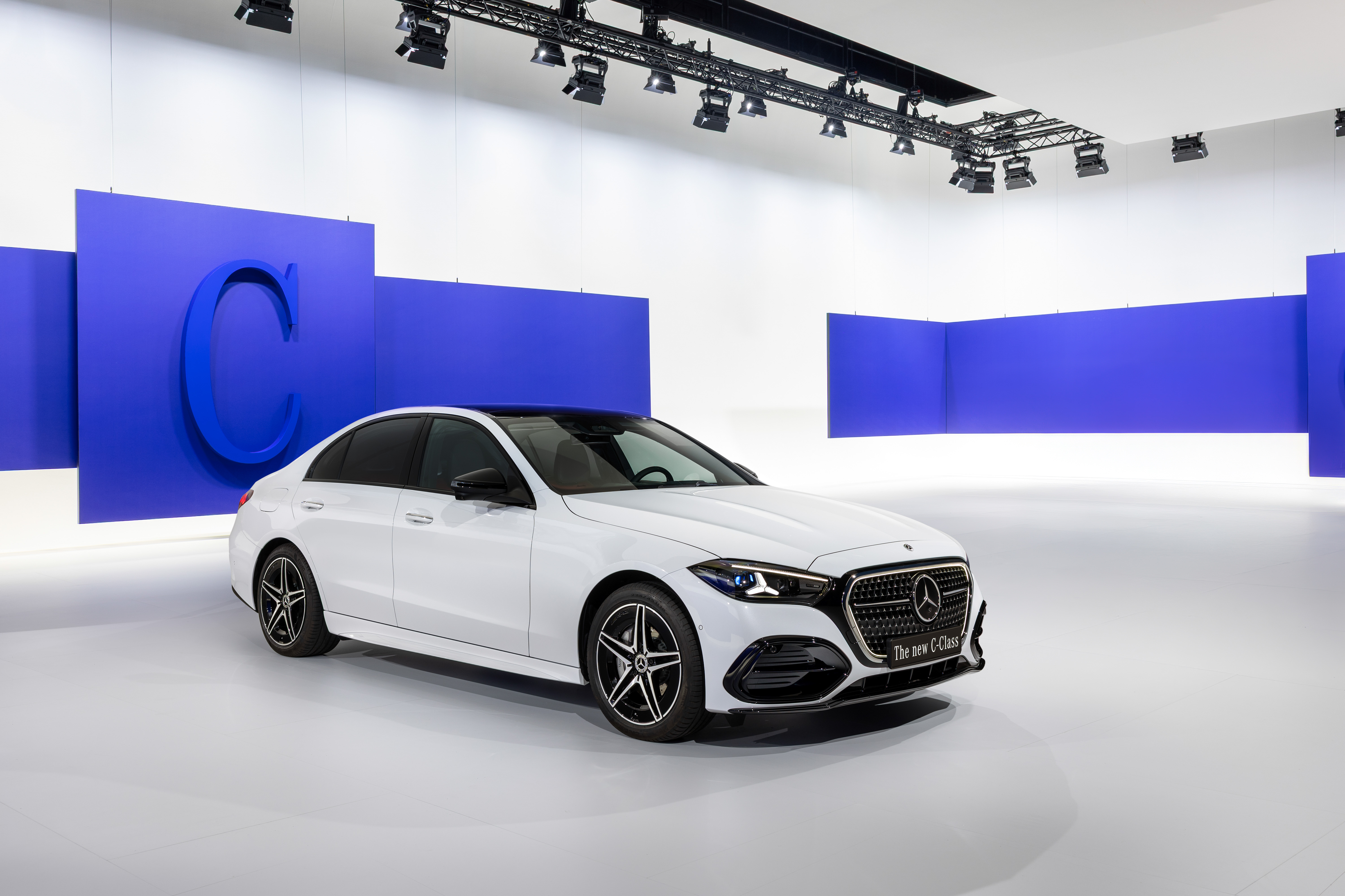 Η νέα Mercedes-Benz C-Class με κινητήρες βενζίνης, πετρελαίου και plug-in hybrid