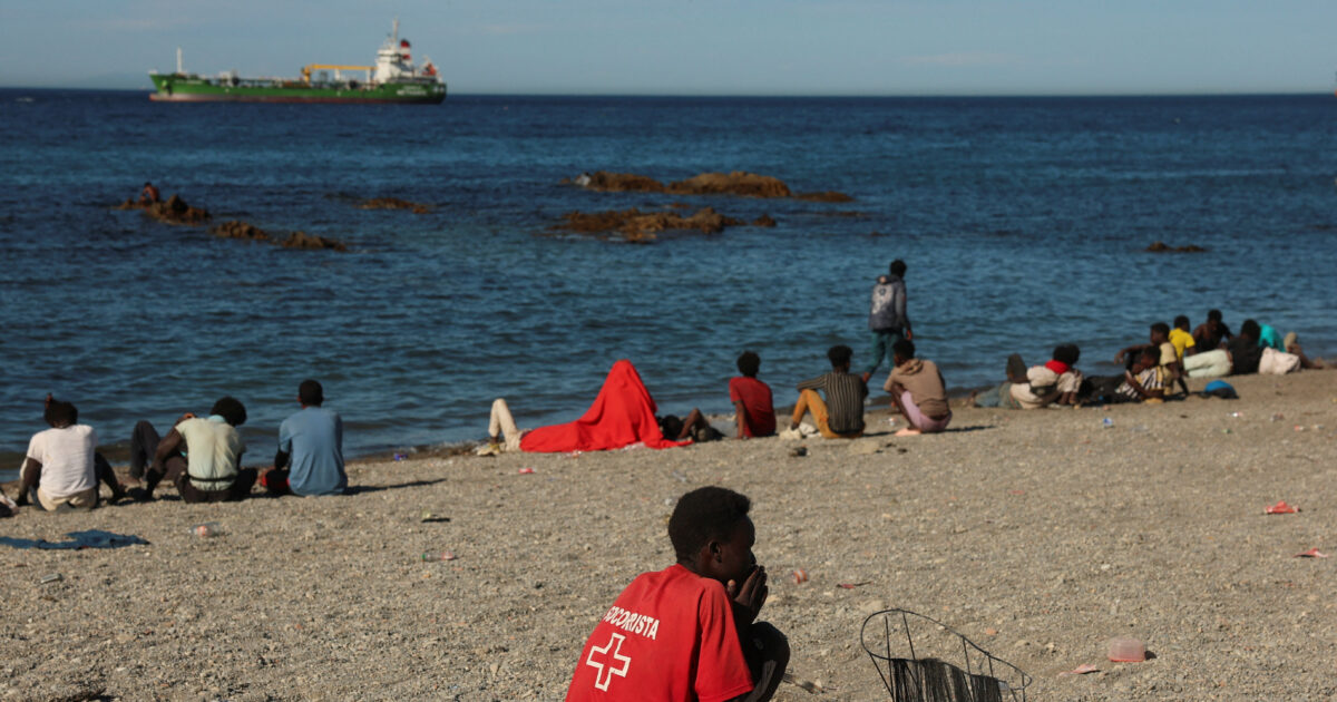 SOS από τη Θέουτα για τους ανήλικους μετανάστες: «Η κατάσταση είναι ανυπόφορη», προειδοποιεί ο επικεφαλής του ισπανικού θύλακα