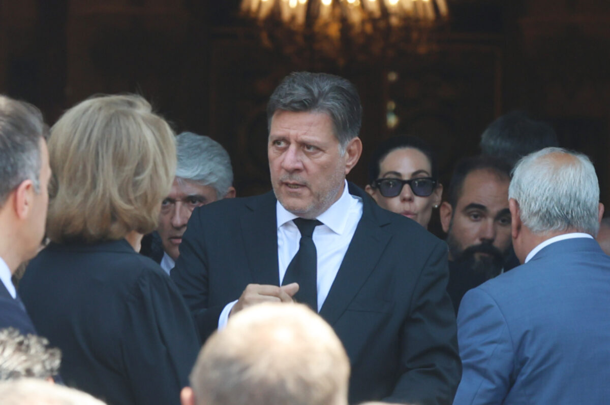 Γιάννης Βαρβιτσιώτης: Λύγισε ο γιος του Μιλτιάδης στον επικήδειο - «Πατέρα δεν ανήκεις πλέον σε εμάς, ανήκεις στην ιστορία»