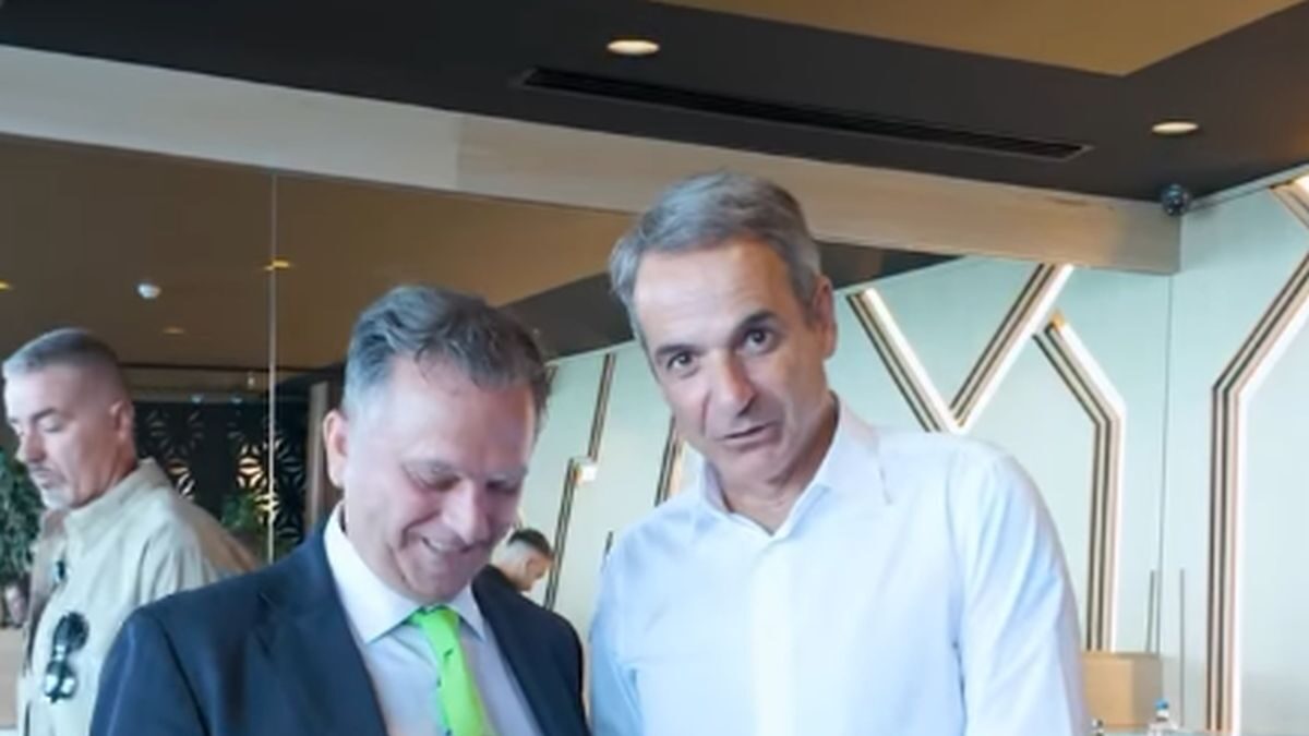 Μητσοτάκης στη Δυτική Μακεδονία: Το βίντεο της περιοδείας και η ατάκα για τη γραβάτα – «Πώς το πράσινο γίνεται μπλε»