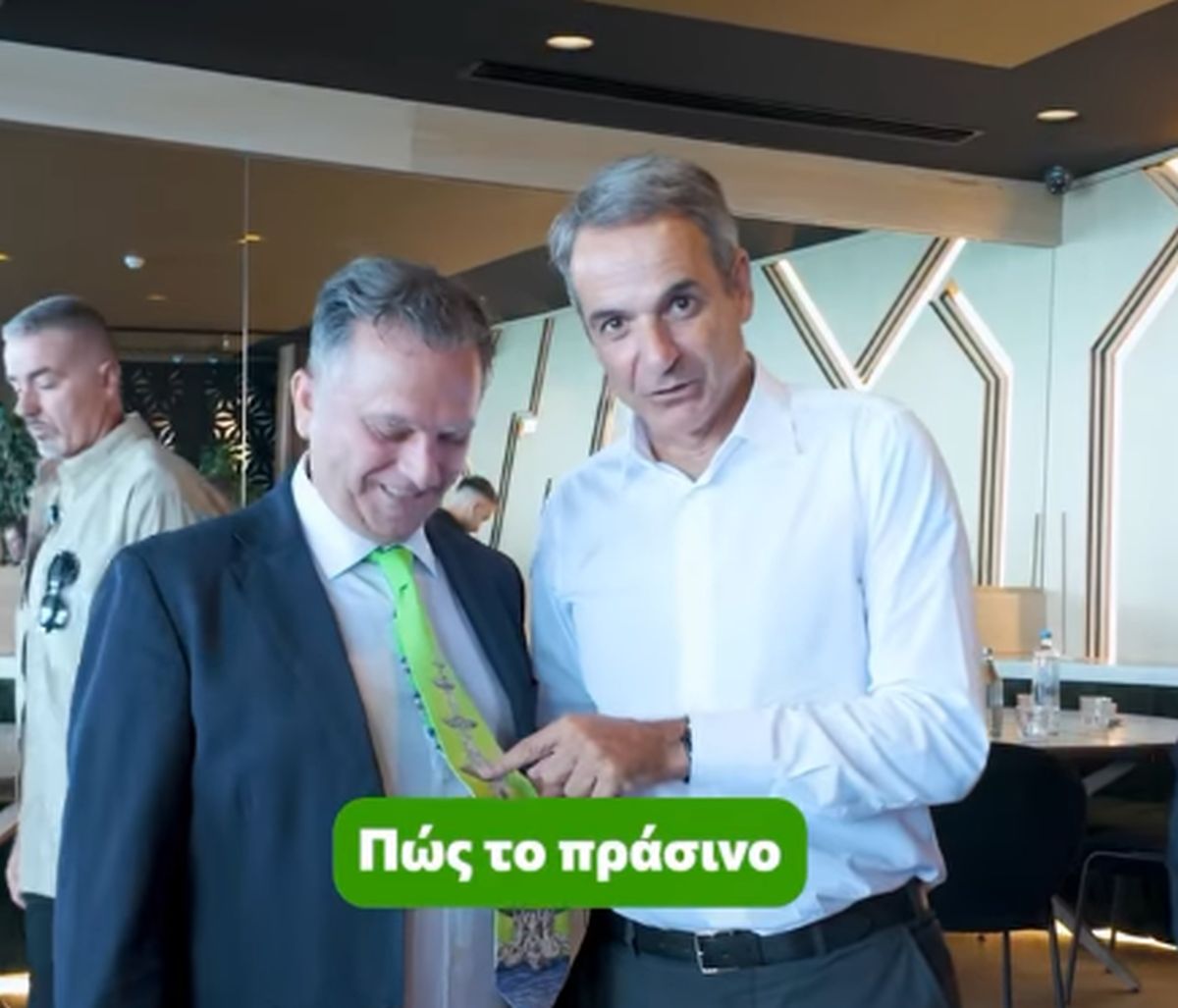 Το βίντεο Μητσοτάκη από την περιοδεία του στη Δυτ. Μακεδονία και η ατάκα με τη γραβάτα: «Πώς το πράσινο γίνεται μπλε»
