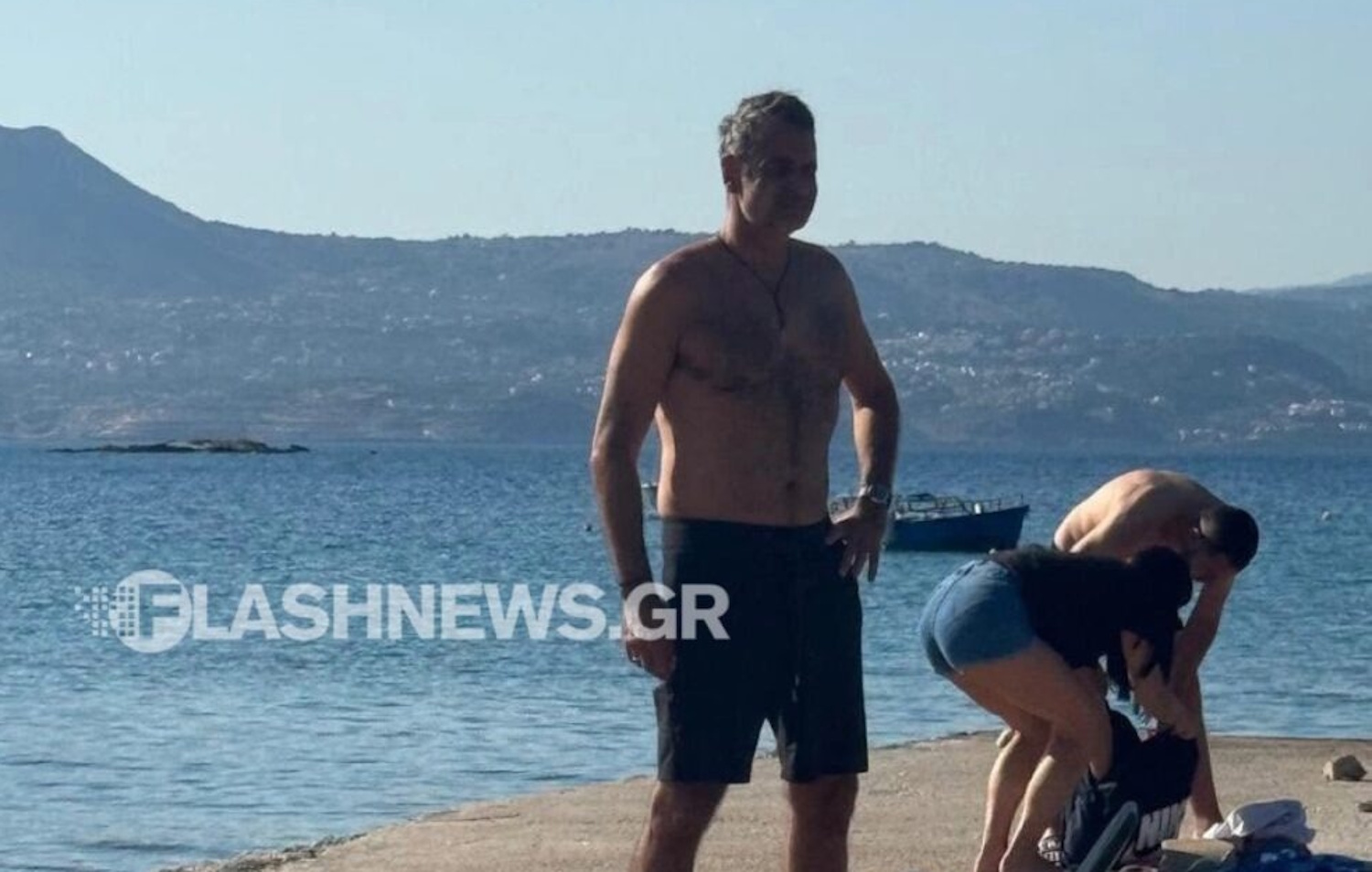 Κυριάκος Μητσοτάκης: Για μπάνιο στην παραλία στο Μαράθι Χανίων