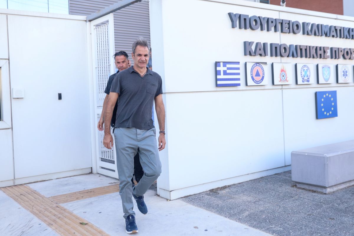 Ο Κυριάκος Μητσοτάκης στο Συντονιστικό της Πολιτικής Προστασίας
