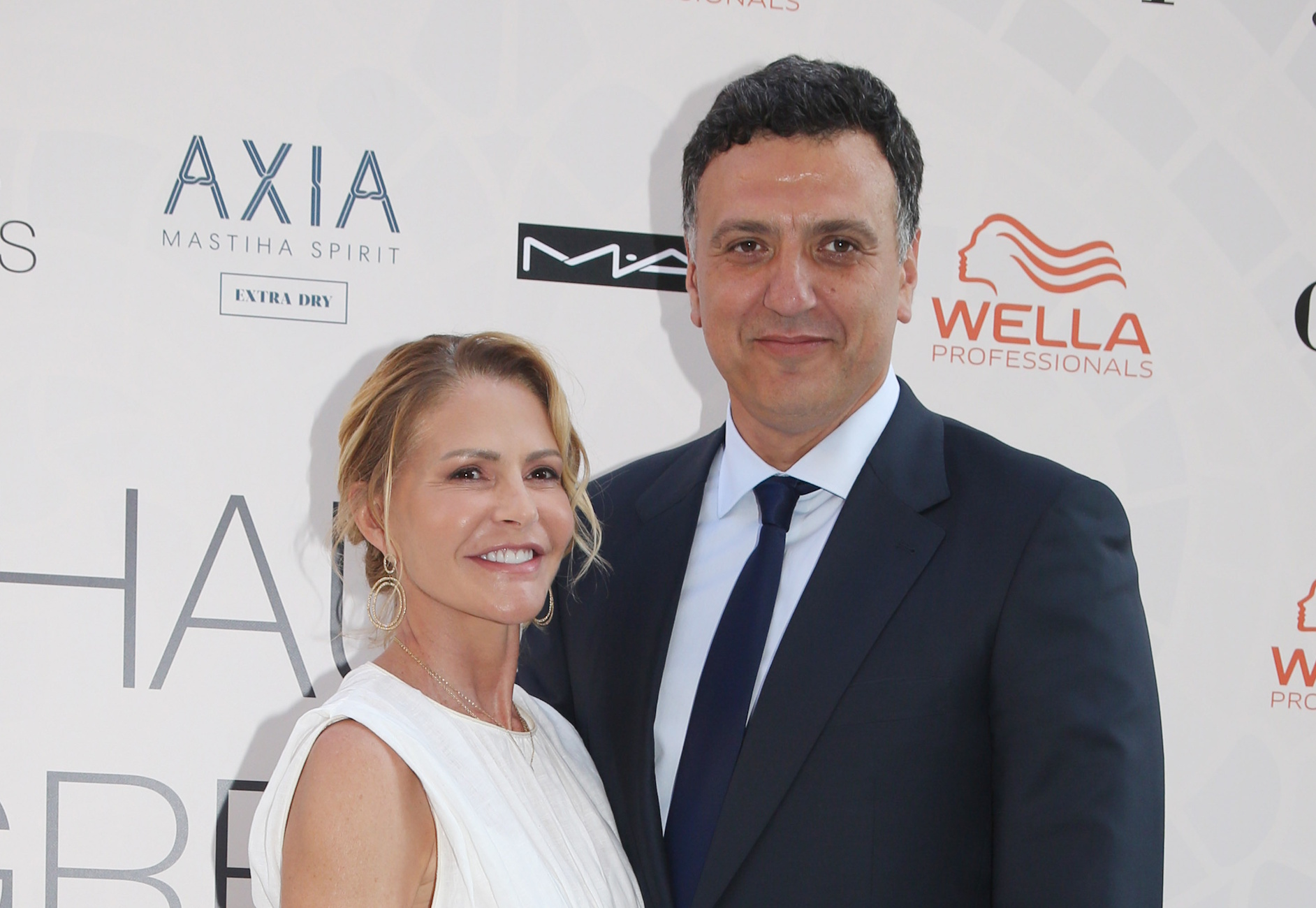 Τζένη Μπαλατσινού και Βασίλης Κικίλιας κέντρισαν τα βλέμματα και έσυραν τον χορό σε γλέντι στην Πάτμο