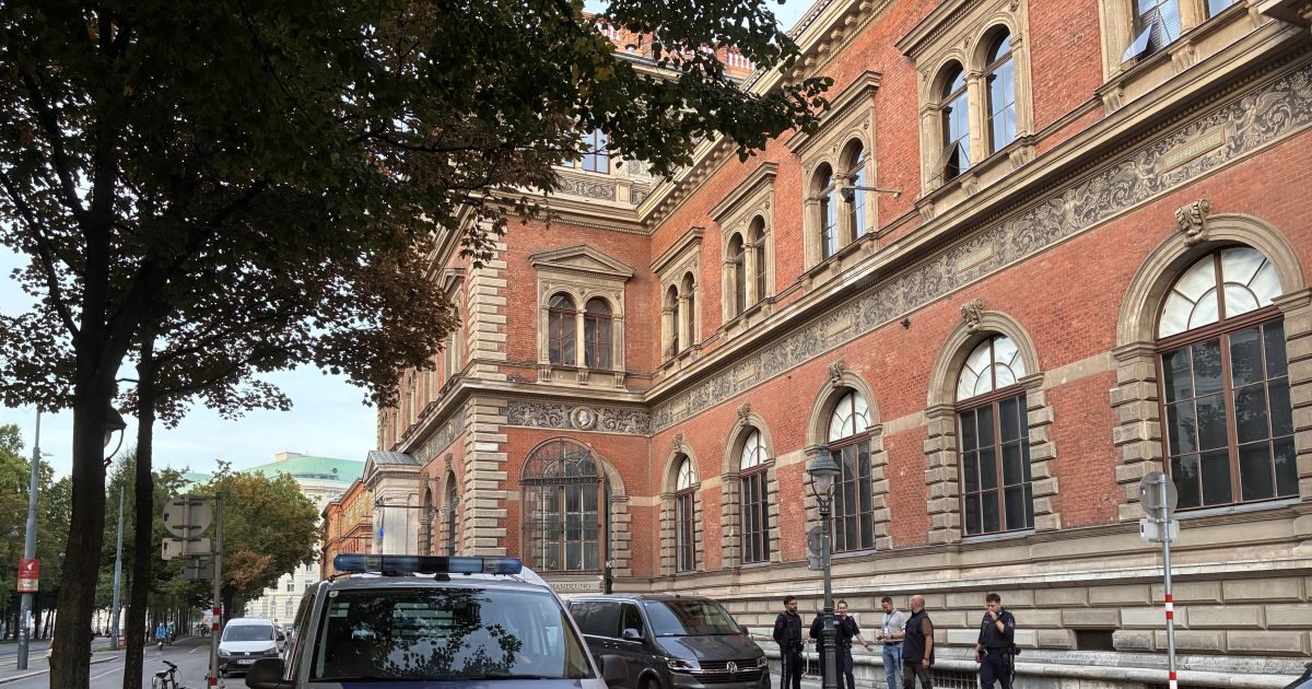 Κλοπή εκατομμυρίων σε μουσείο στη Βιέννη: Άρπαξαν το μυθικό κολιέ της βασίλισσας Νάζλι της Αιγύπτου με τα 673 διαμάντια