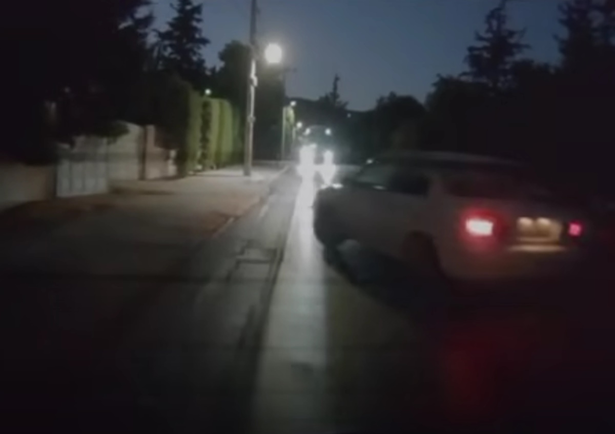 Νέα Ερυθραία: Βίντεο με αυτοκίνητο που μπήκε στο αντίθετο ρεύμα - Οδηγός απέφυγε τη σύγκρουση την τελευταία στιγμή