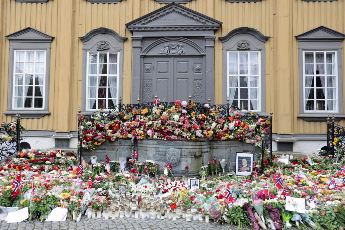 Flowers and greetings abound at Stiftsgarden after King Harald V died on Friday morning, in Trondheim, Norway August 29, 2026.  NTB