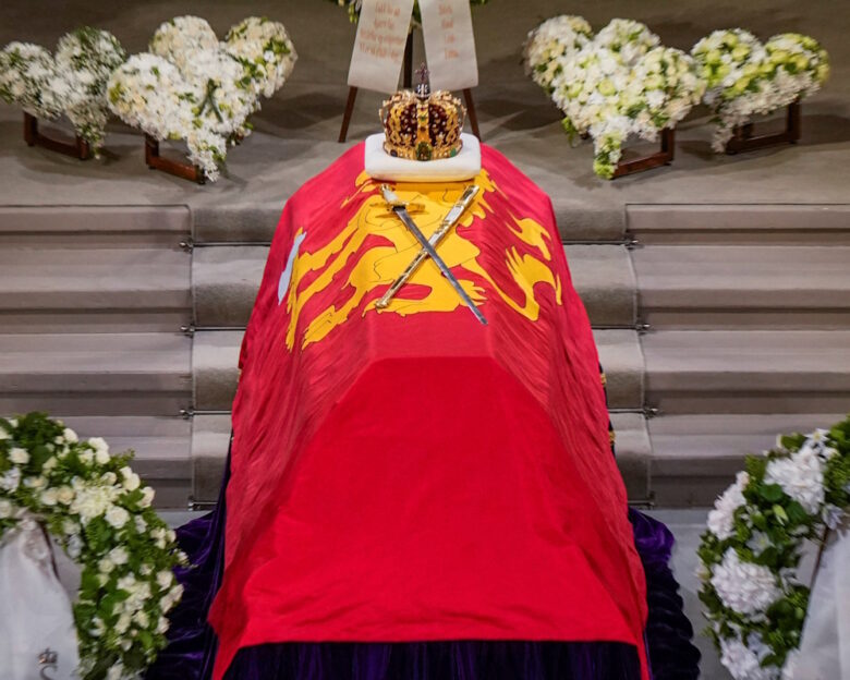 Το φέρετρο του βασιλιά Χάραλντ στο παρεκκλήσι του Παλατιού, στο Όσλο της Νορβηγίας