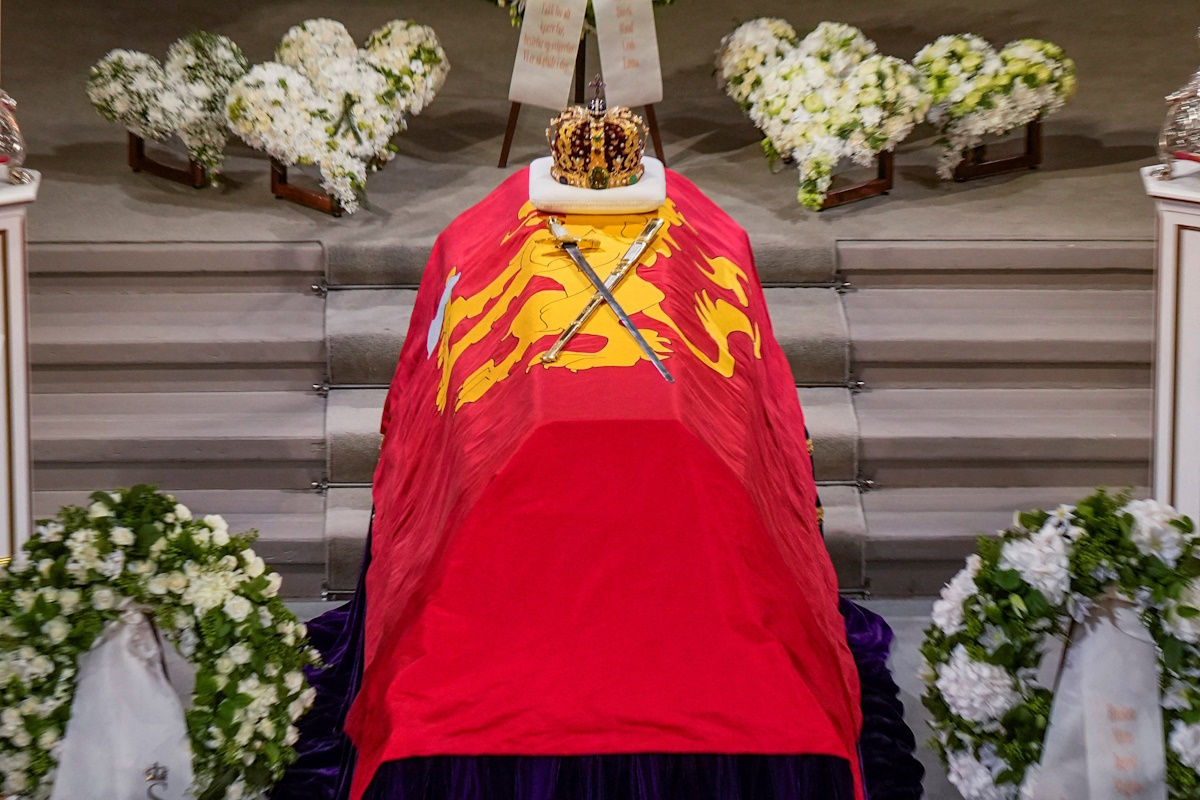Το φέρετρο του βασιλιά Χάραλντ στο παρεκκλήσι του Παλατιού, στο Όσλο της Νορβηγίας