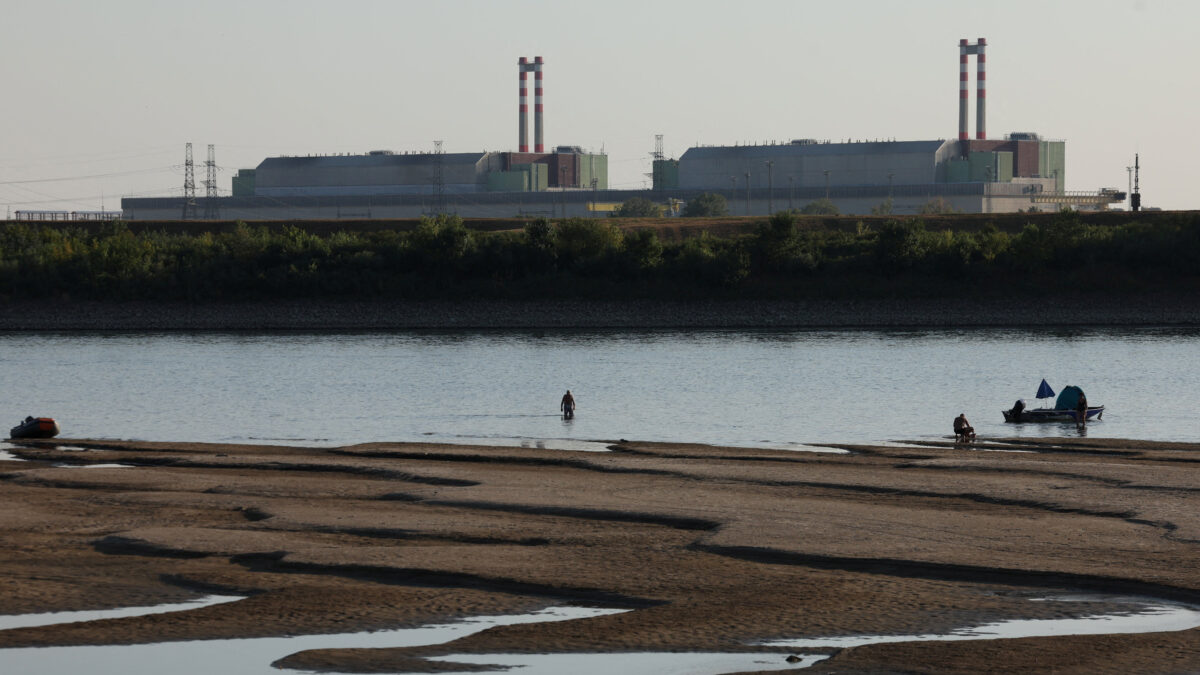 Paks Nuclear Power Plant with the partially dried-up Danube riverbed in Dunaszentbenedek, Hungary, July 31, 2026. REUTERS/Bernadett Szabo