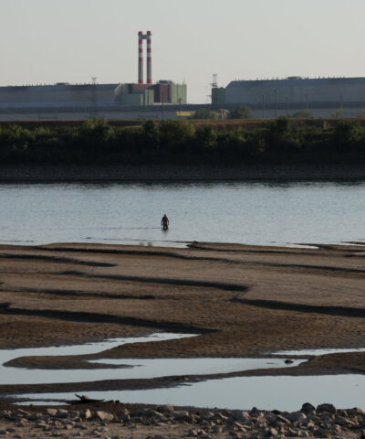 Paks Nuclear Power Plant with the partially dried-up Danube riverbed in Dunaszentbenedek, Hungary, July 31, 2026. REUTERS/Bernadett Szabo