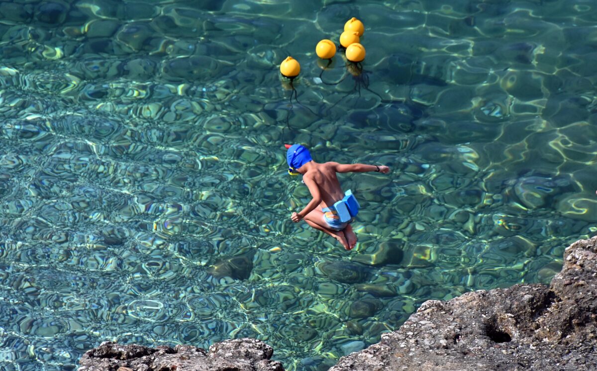 Καιρός: Δεκαπενταύγουστος με δυνατά μελτέμια και πτώση της θερμοκρασίας - Πολύ υψηλός κίνδυνος για φωτιές σήμερα σε 5 περιοχές