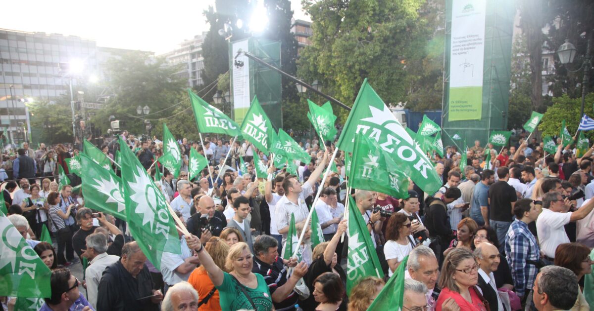 Το ΠΑΣΟΚ ξαναστήνει τις «λαοθάλασσες» στην Κρήτη: Μαζική απόβαση για τα γενέθλια του κόμματος