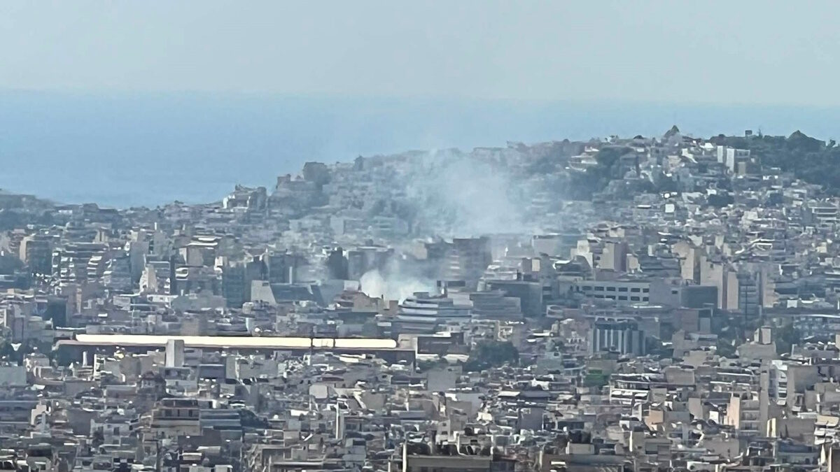 πειραιας φωτιά