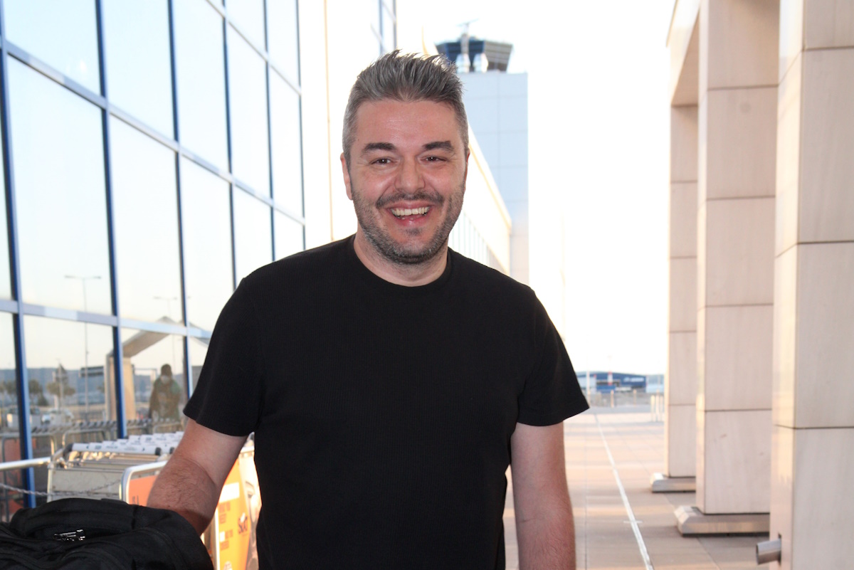 Ο Πέτρος Πολυχρονίδης για το ταξίδι του στη Χαβάη: «Νιώσαμε μια τροπική καταιγίδα που άφησε πίσω της θύματα»