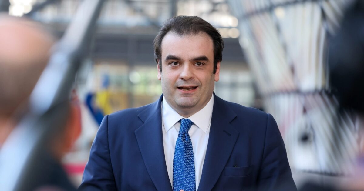 Οι πρόωρες αποπληρωμές του ελληνικού χρέους θα φτάσουν τα 13 δισ. ευρώ φέτος, σύμφωνα με το Bloomberg