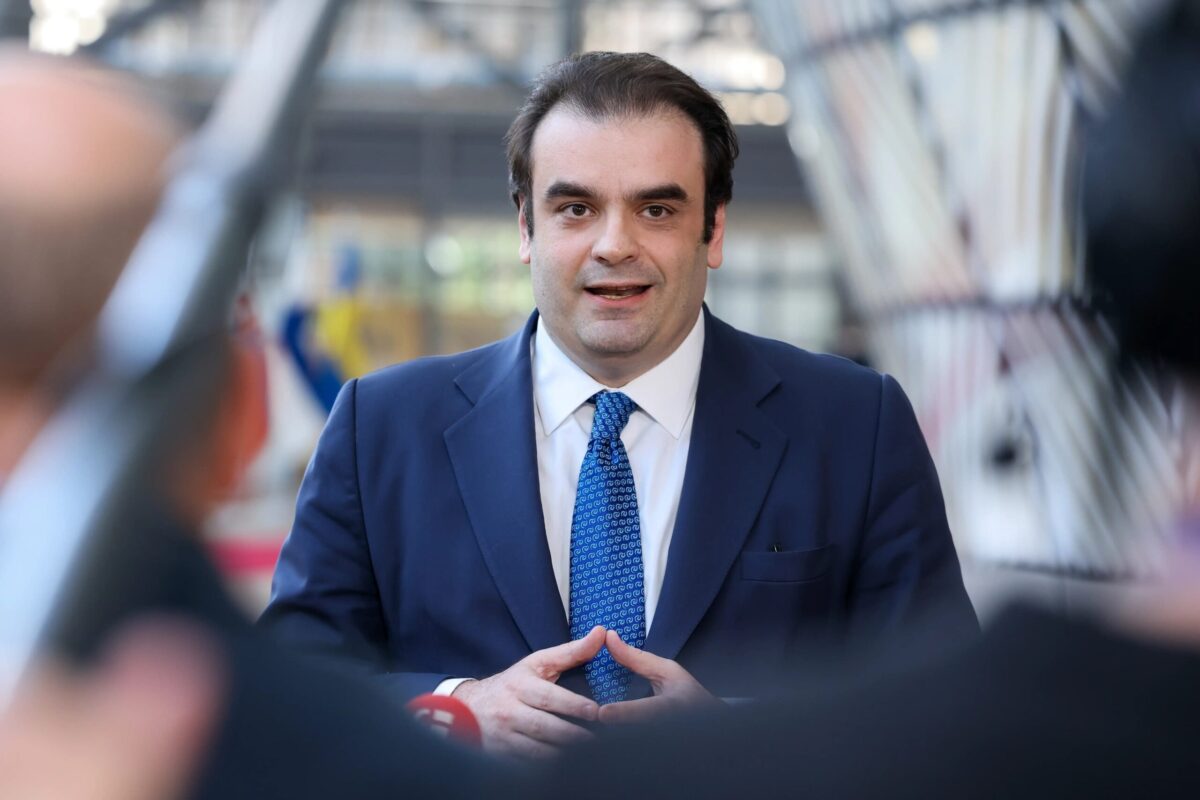 Οι πρόωρες αποπληρωμές του ελληνικού χρέους θα φτάσουν τα 13 δισ. ευρώ φέτος, σύμφωνα με το Bloomberg