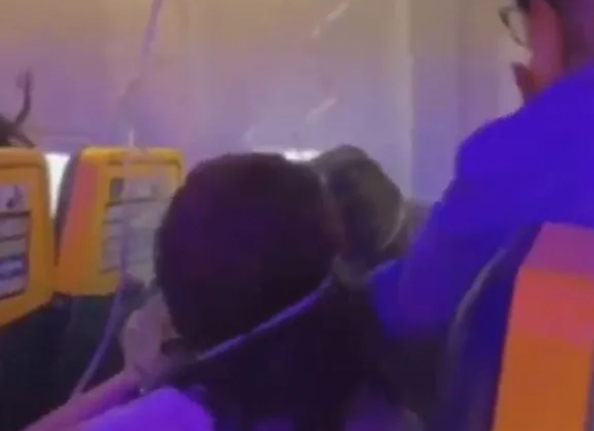 Ryanair: Νέο βίντεο από την πτήση - θρίλερ όπου επιβάτης παραλίγο να βρεθεί έξω από το αεροπλάνο