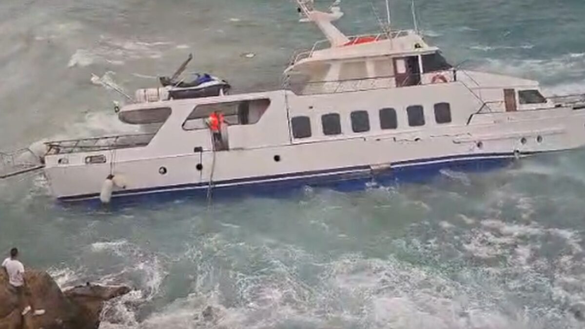 Ντίμης Μαυρόπουλος: Συγκλονιστική μαρτυρία για τον Ελληνοκύπριο επιχειρηματία – «Τα κύματα χτυπούσαν το πλοίο και το έριξαν στα βράχια, φίλοι του φώναζαν να κατέβει»