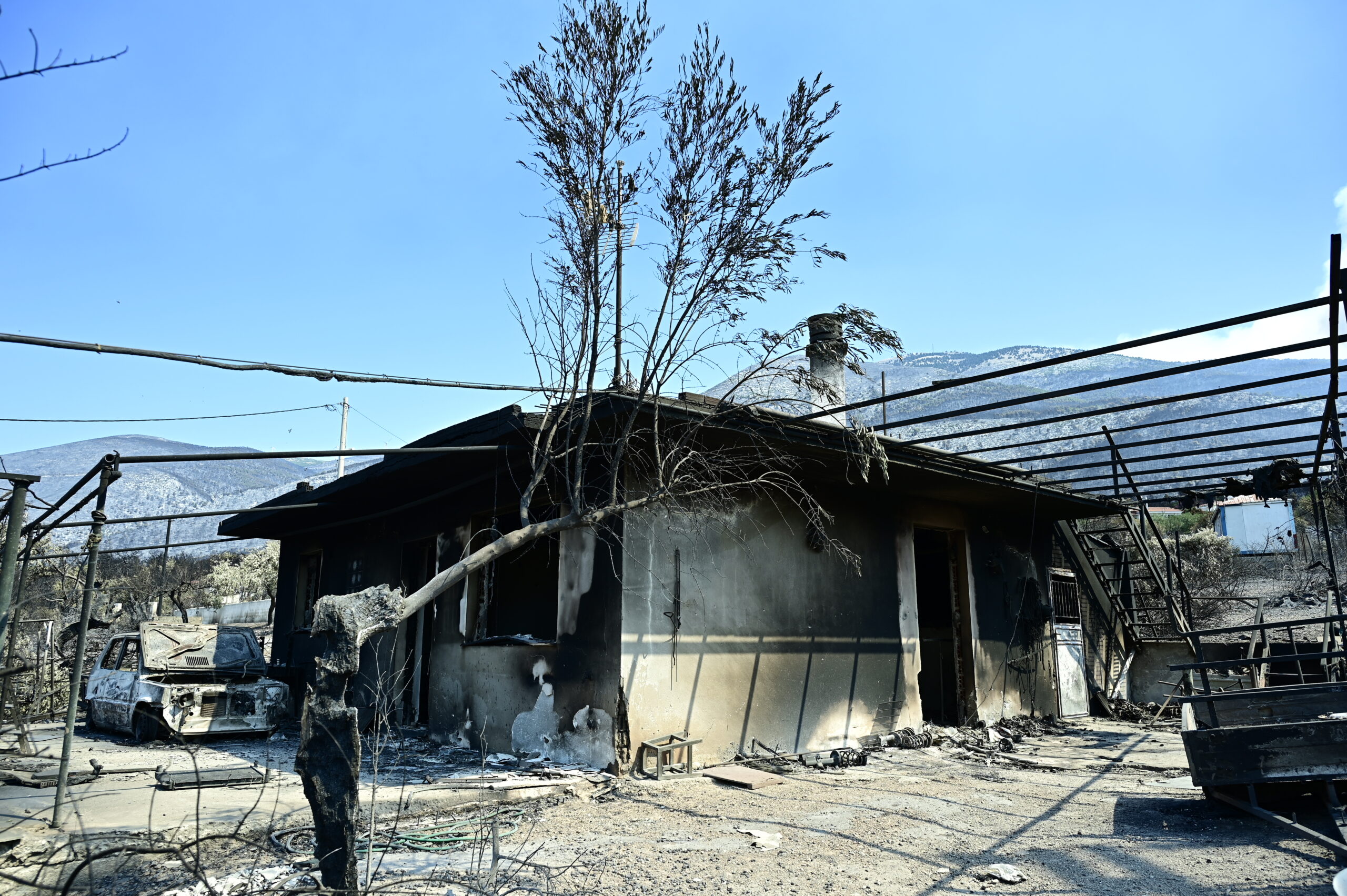Εικόνες καταστροφής απο τα καμένα στο Πόρτο Γερμενό.  Δευτέρα 3 Αυγούστου 2026  (ΜΙΧΑΛΗΣ ΚΑΡΑΓΙΑΝΝΗΣ / EUROKINISSI)