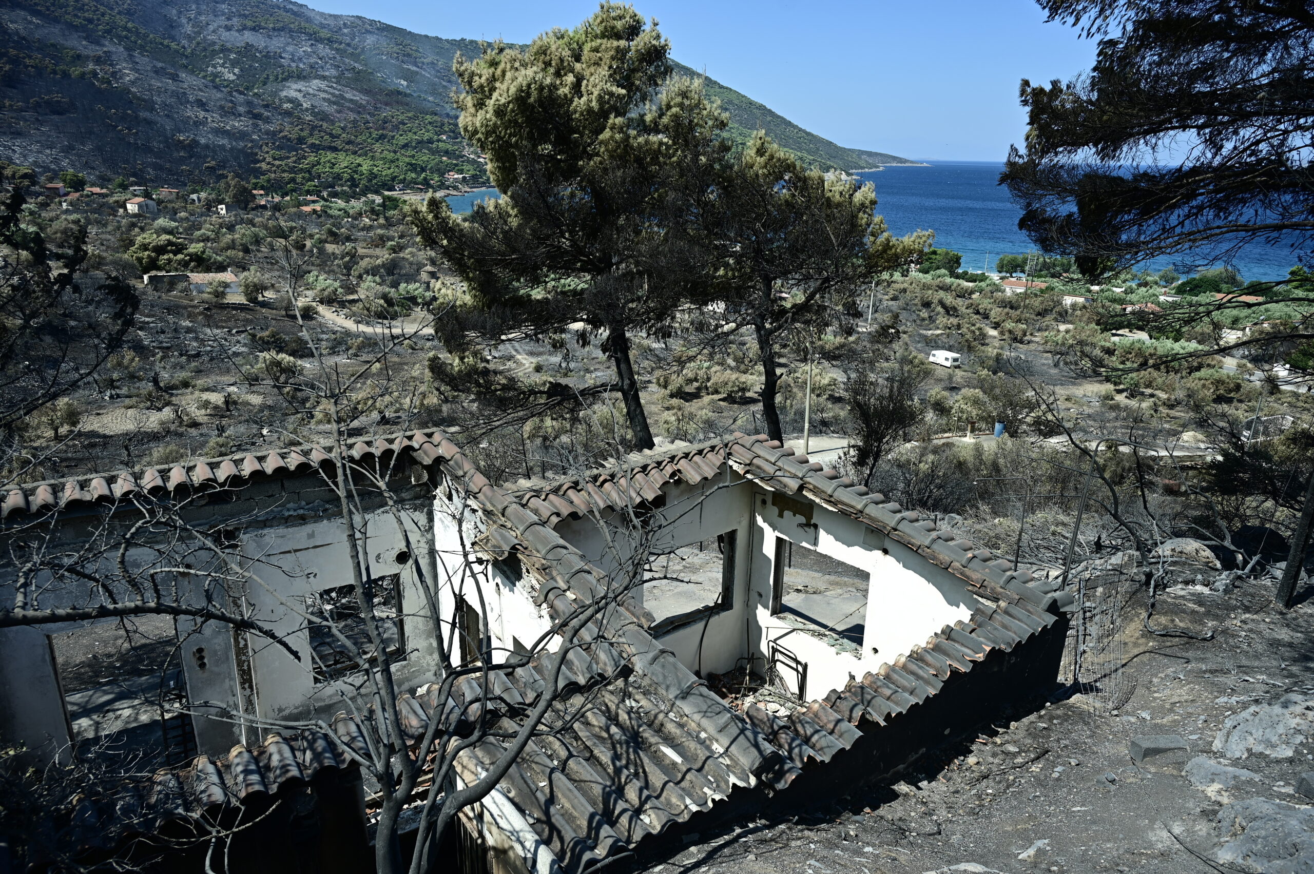 Εικόνες καταστροφής απο τα καμένα στο Πόρτο Γερμενό.  Δευτέρα 3 Αυγούστου 2026  (ΜΙΧΑΛΗΣ ΚΑΡΑΓΙΑΝΝΗΣ / EUROKINISSI)