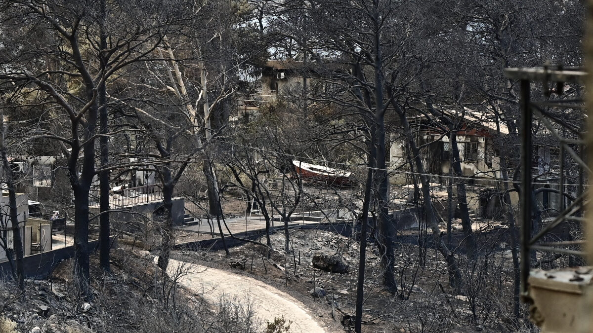 Εικόνες καταστροφής μετά τη φωτιά στο Πόρτο Γερμενό