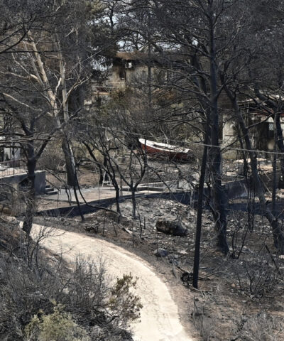 Εικόνες καταστροφής μετά τη φωτιά στο Πόρτο Γερμενό