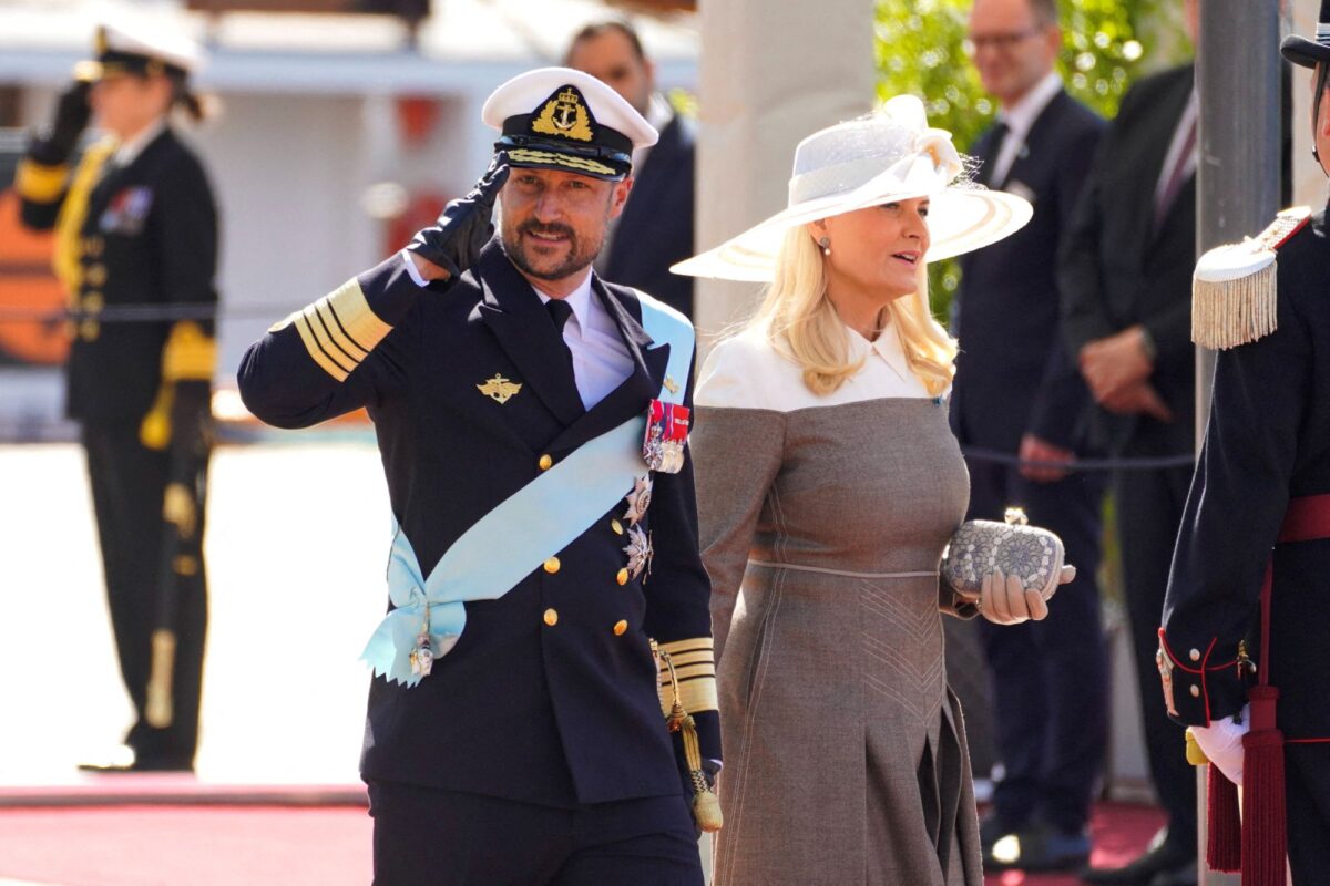 Χάακον, ο νέος βασιλιάς της Νορβηγίας: Από το σερφ και το Πολεμικό Ναυτικό στον θρόνο - Ο γάμος με τη Μέτε-Μάριτ και τα σκάνδαλα που συγκλόνισαν το παλάτι
