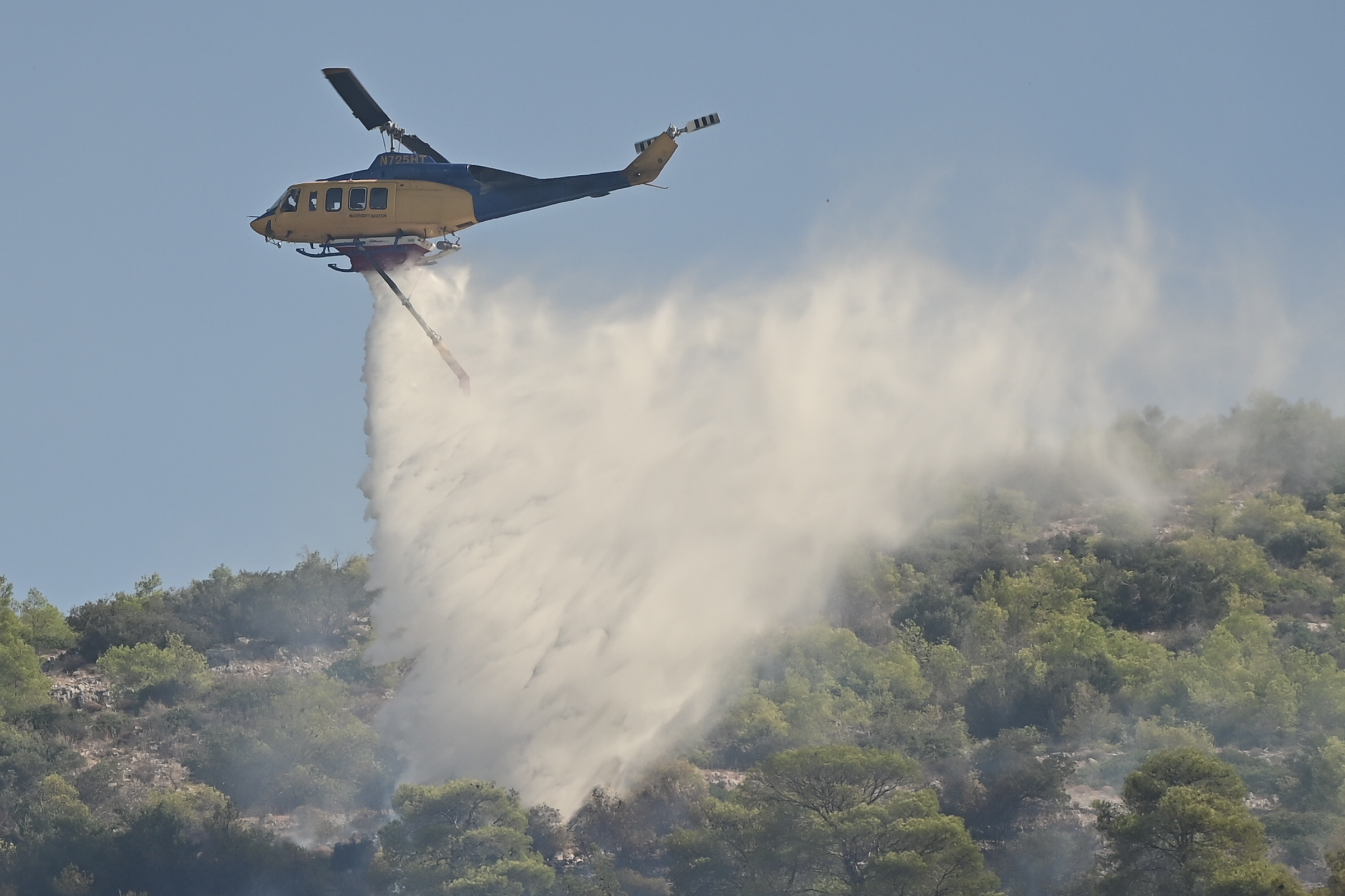 Φωτιά στην Τραπεζίτσα Κόνιτσας: Ενισχύθηκαν οι δυνάμεις, επιχειρούν 5 ελικόπτερα