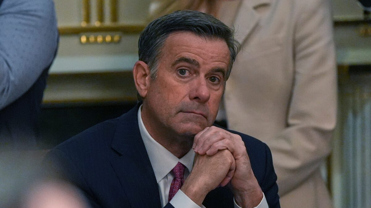 Axios: Η CIA προτείνει τετ α τετ Τραμπ, Πούτιν και Ζελένσκι για τερματισμό του πολέμου στην Ουκρανία