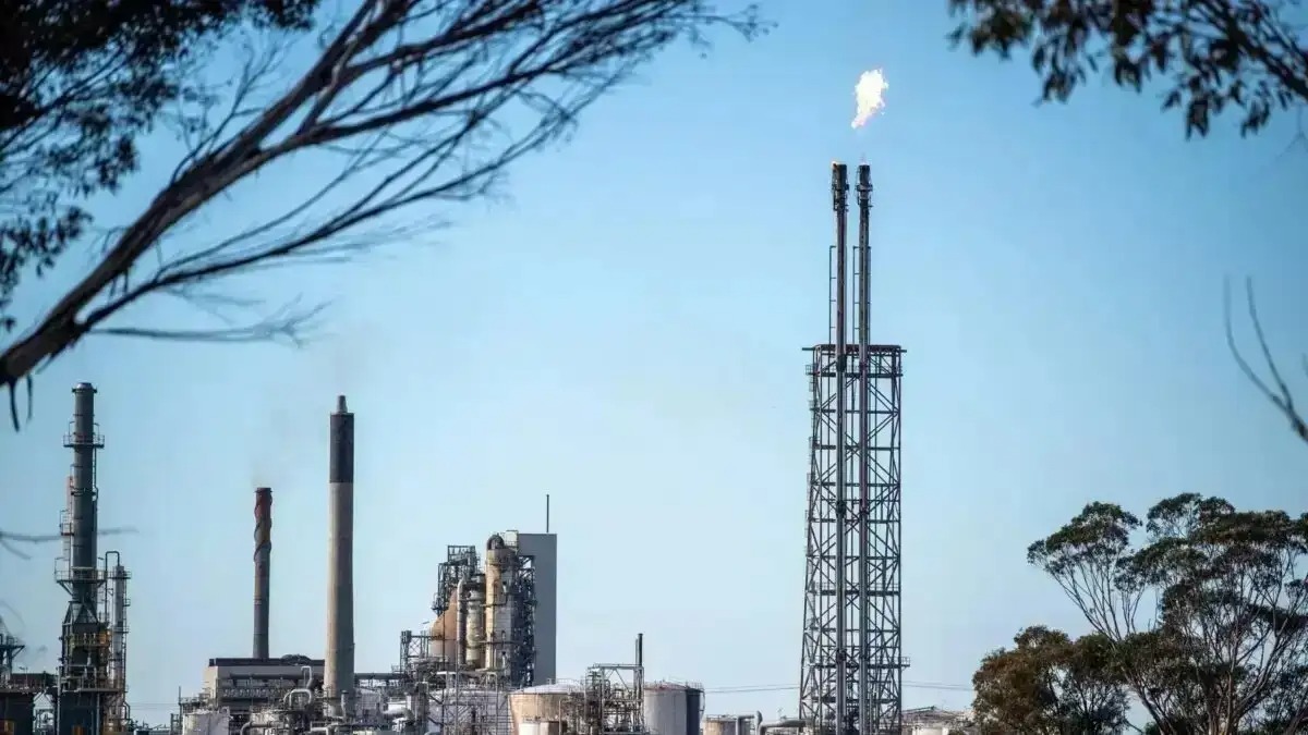 Πετρέλαιο: Εβδομαδιαία «ανάσα» λόγω μείωσης τιμών, αλλά οι πιέσεις εντείνονται