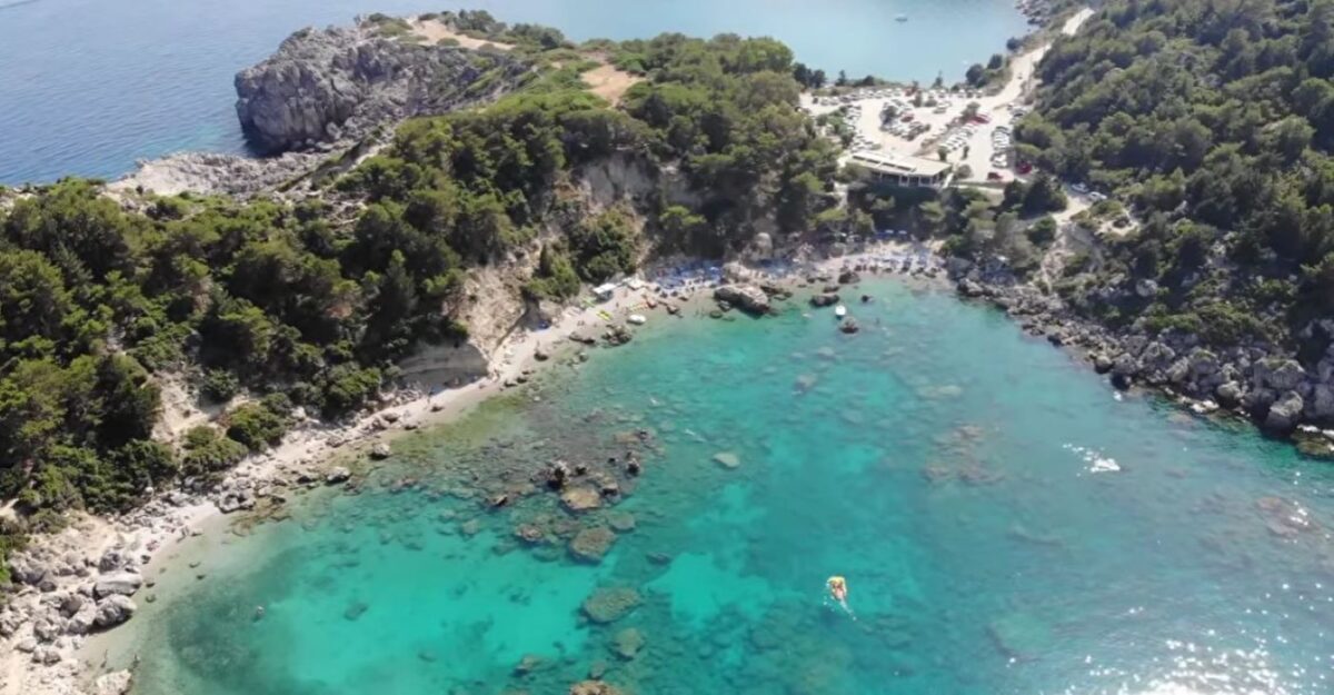 Η παραλία «Άντονι Κουίν» στη Ρόδο