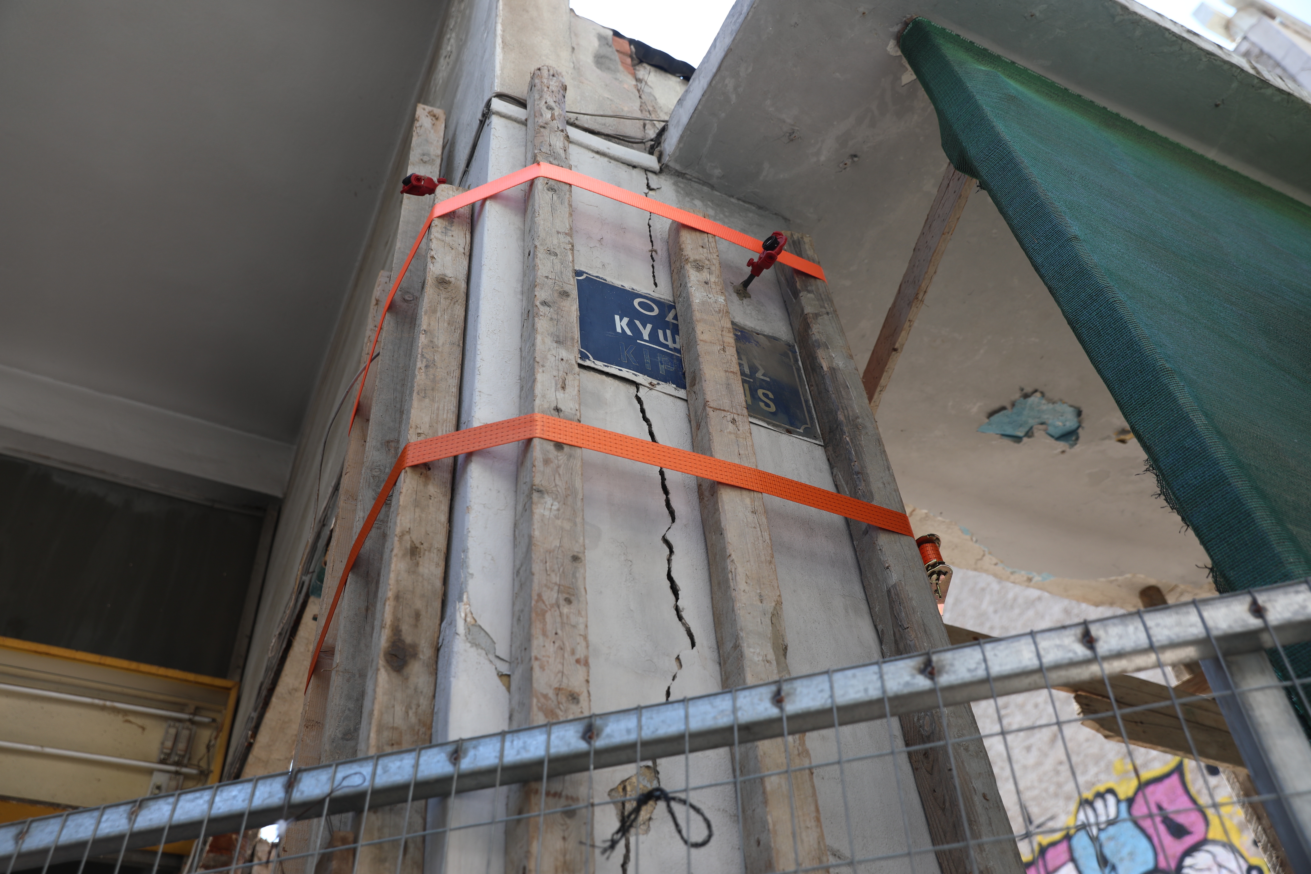 Εμφανίστηκαν και άλλες ρωγμές σε σπίτι στην Κυψέλη - Μετακίνηση κτιρίων δείχνει πόρισμα πολιτικού μηχανικού