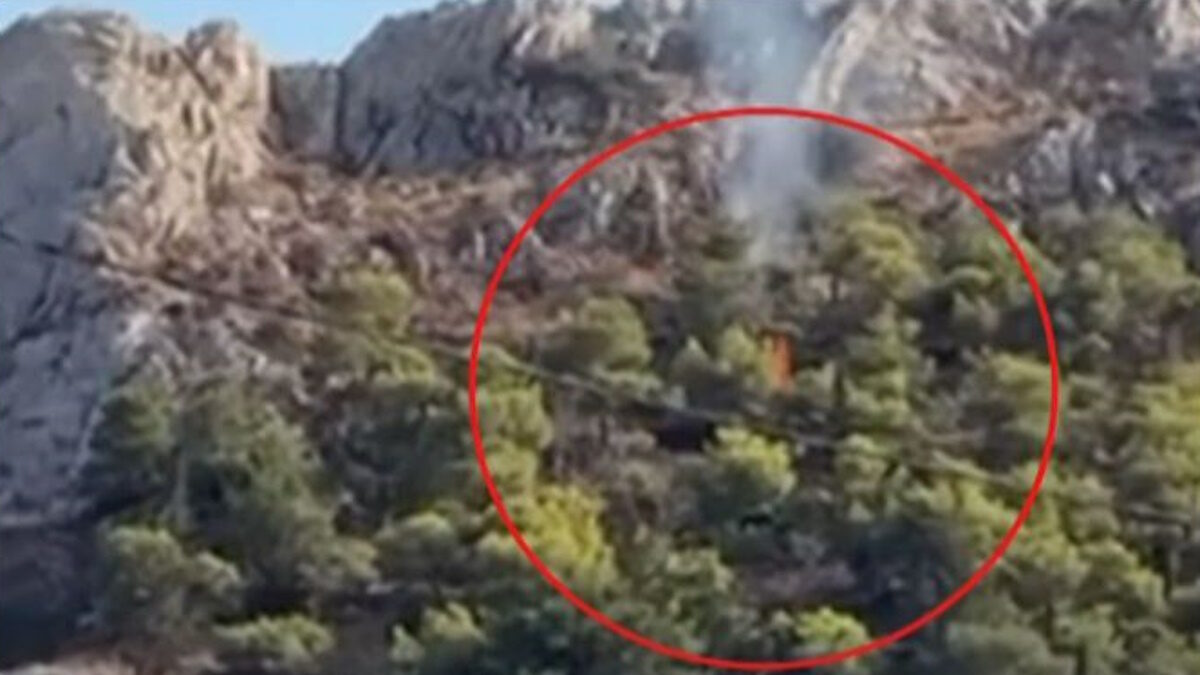 Στιγμιότυπο από τη φωτιά στη Σαλαμίνα