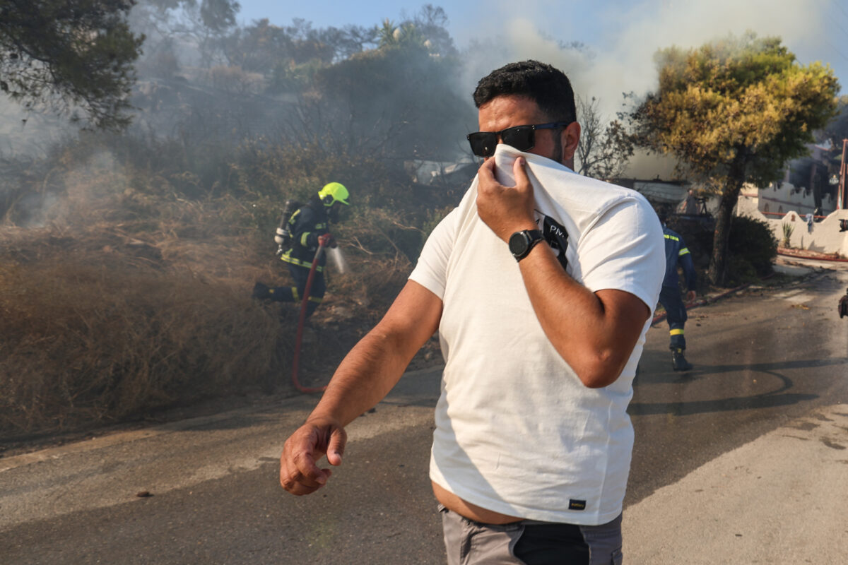 ΔΙΠΛΟ ΜΕΤΩΠΟ ΦΩΤΙΑΣ ΣΤΙΣ ΠΕΡΙΟΧΕΣ ΚΑΚΗ ΒΙΓΛΑ ΚΑΙ ΠΕΡΙΣΤΕΡΙΑ ΣΤΗ ΣΑΛΑΜΙΝΑ (ΓΙΑΝΝΗΣ ΠΑΝΑΓΟΠΟΥΛΟΣ