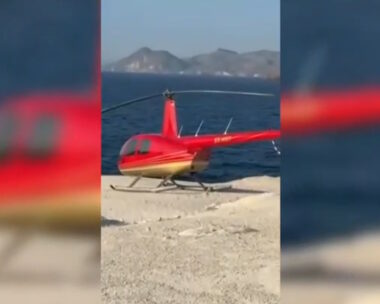 Η στιγμή που το ελικόπτερο προσγειώνεται στο Σαρακήνικο