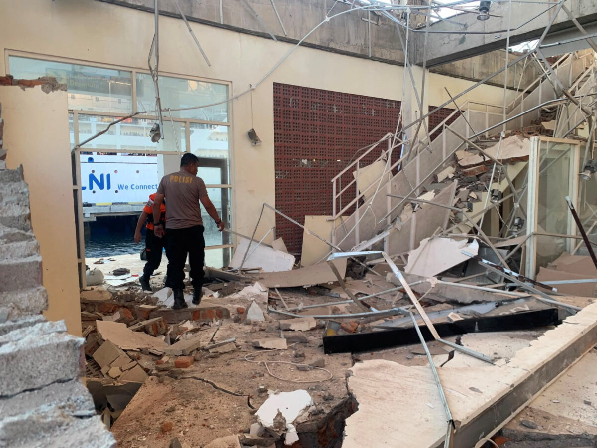 Σεισμός 7,7 Ρίχτερ στην Ινδονησία