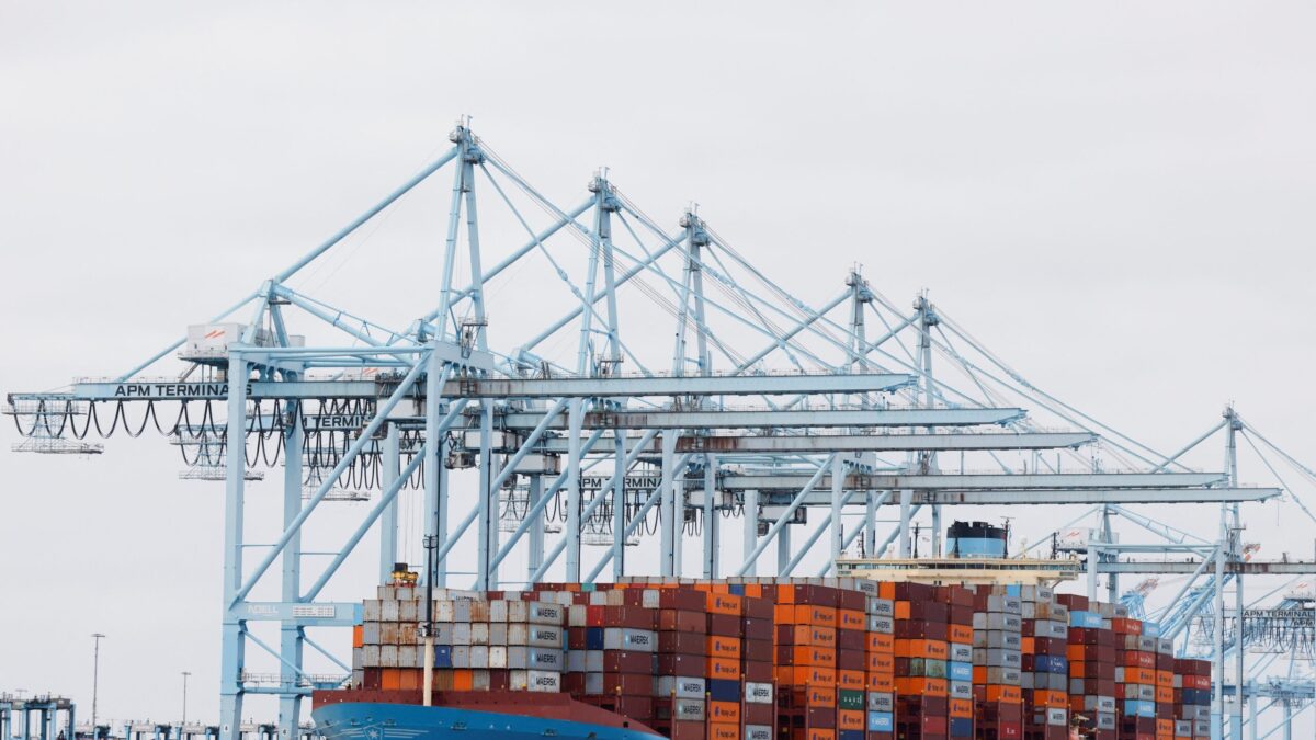 Εμπορευματοκιβώτια σε πλοίο της Maersk