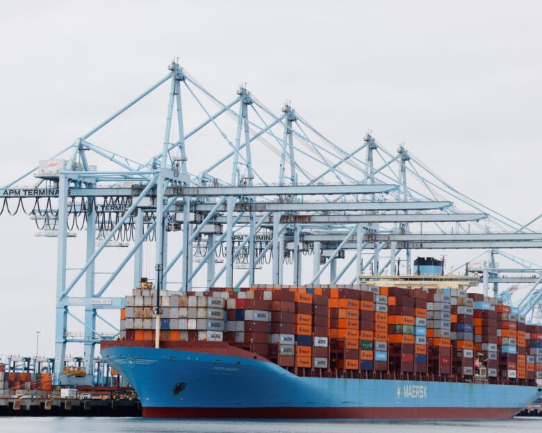 Εμπορευματοκιβώτια σε πλοίο της Maersk