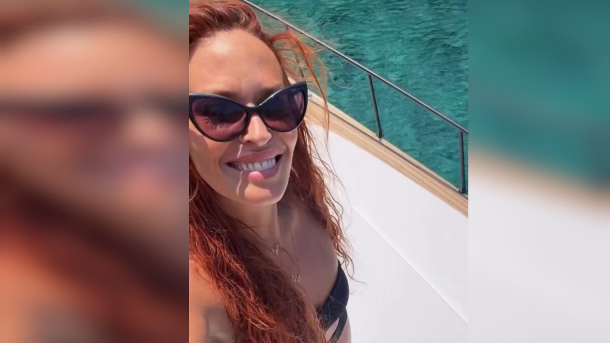 Η Σίσσυ Χρηστίδου έκανε βόλτα με σκάφος στην Κρήτη και φανέρωσε το ειδυλλιακό τοπίο που απολαμβάνει