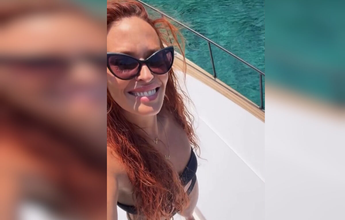 Η Σίσσυ Χρηστίδου έκανε βόλτα με σκάφος στα Χανιά μαζί και έδειξε το ειδυλλιακό τοπίο που απολαμβάνει