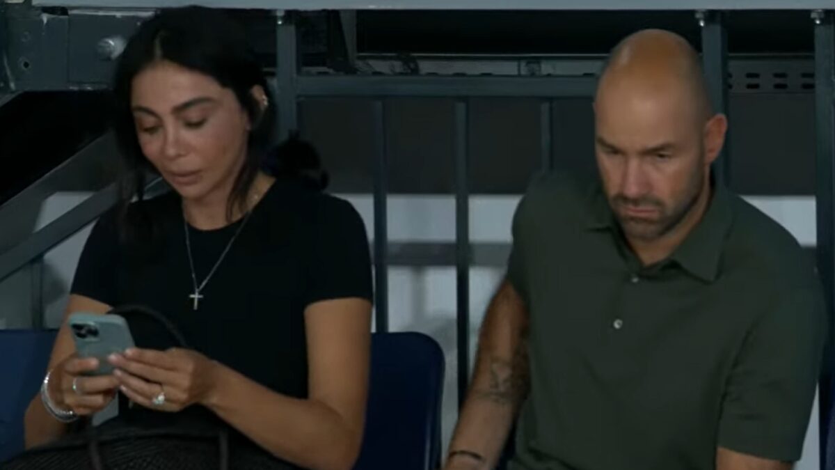Ο Βασίλης Σπανούλης και η Ολυμπία Χοψονίδου παρακολουθούν από κοντά τον γιο τους Θανάση στο Eurobasket U16
