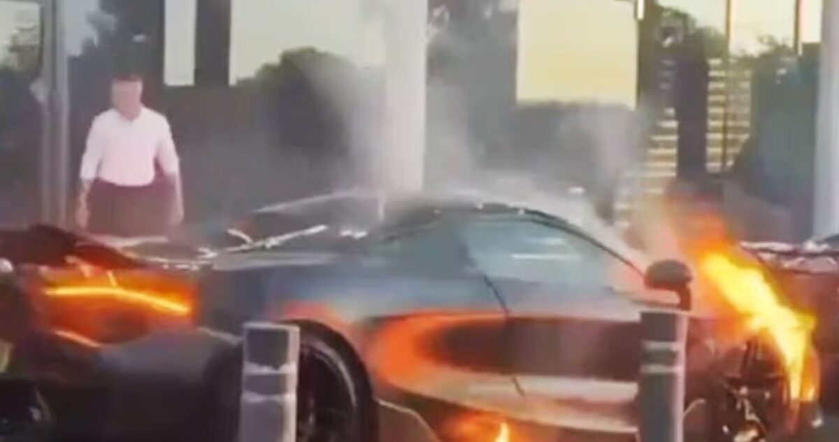 Εμπρηστική επίθεση σε supercars και καλεσμένους σε γαμήλιο γλέντι στο Μπέρμιγχαμ