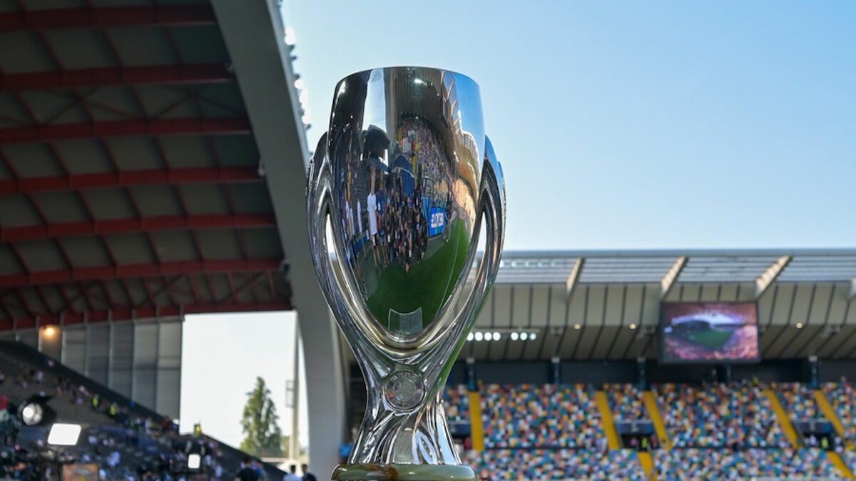 Το τρόπαιο του UEFA Super Cup