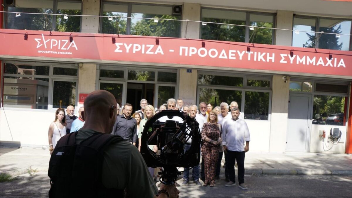 Έξω από τα γραφεία του ΣΥΡΙΖΑ