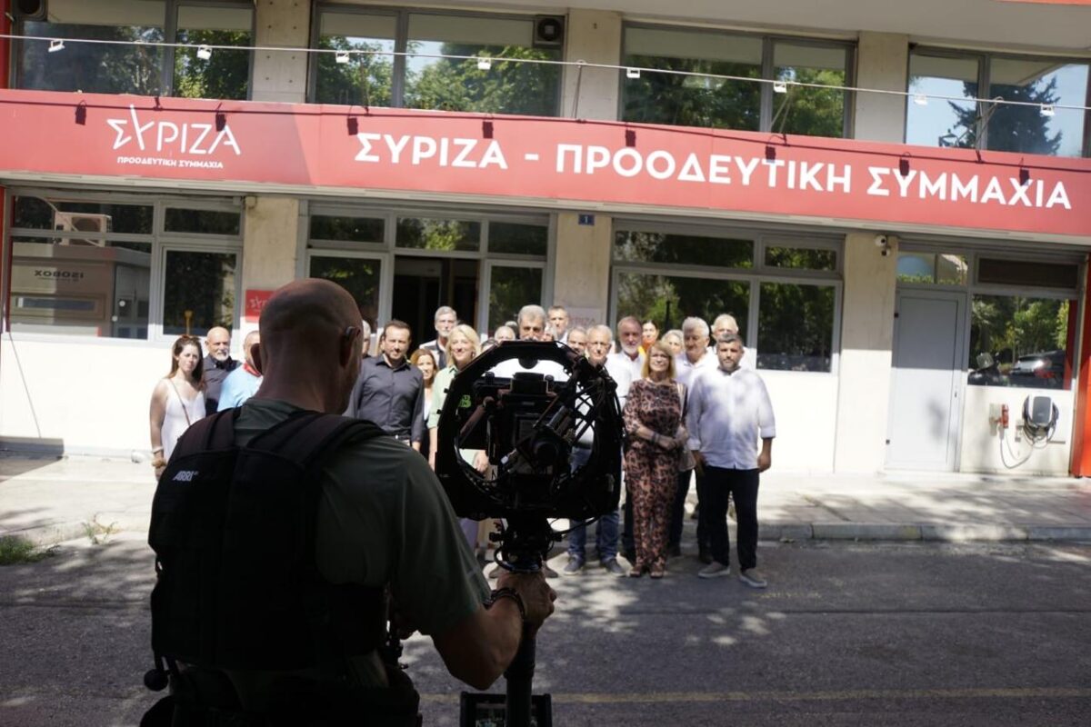 Έξω από τα γραφεία του ΣΥΡΙΖΑ