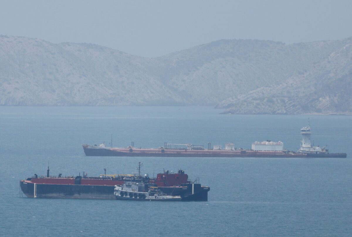Το Ιράν απειλεί με πρόστιμα και κατάσχεση φορτίων 45 τάνκερ στα Στενά του Ορμούζ - Δημοσίευσε «μαύρη λίστα»